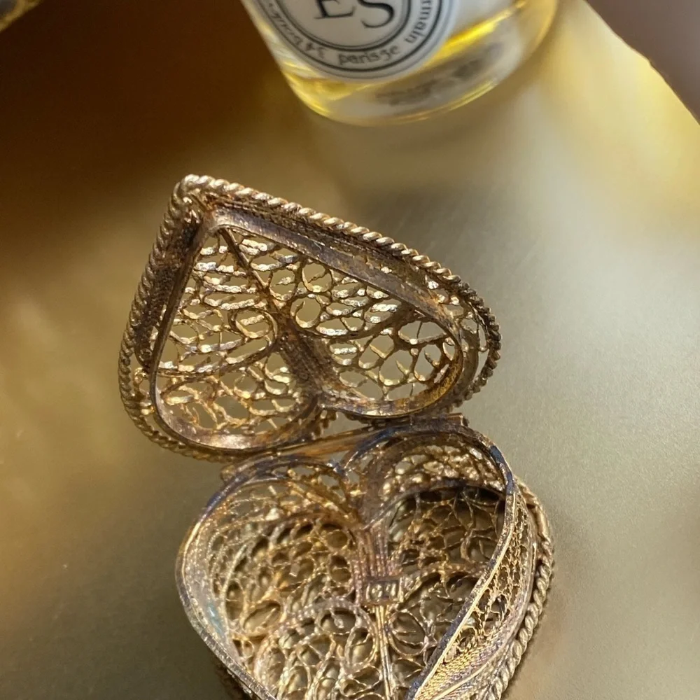 𝅺antique Signed CU Gold Gilt Filigree 1.5” mini heart proposal box